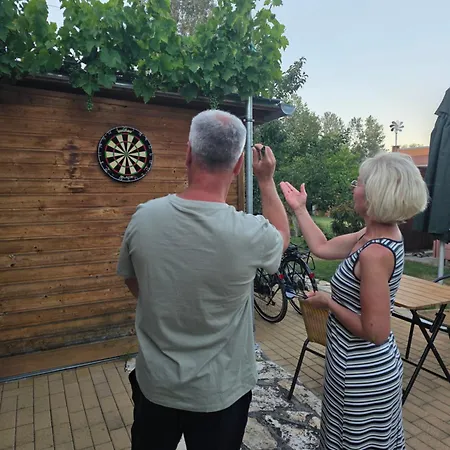Susann Vendeghaz Szigetmonostor