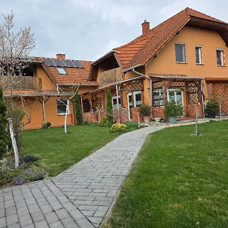 Susann Vendeghaz Penzion