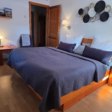 Susann Vendeghaz 3* Szigetmonostor
